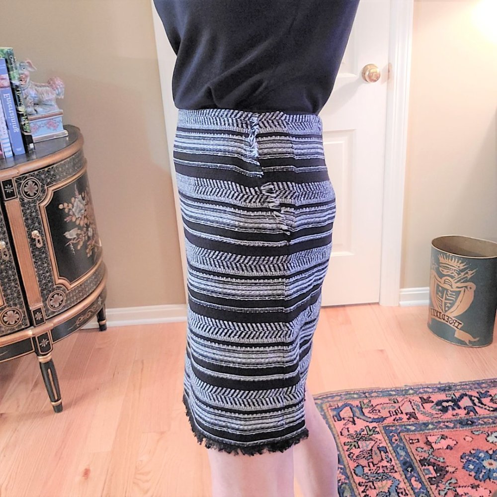 Loft black and white tweed skirt size 4 NWOT